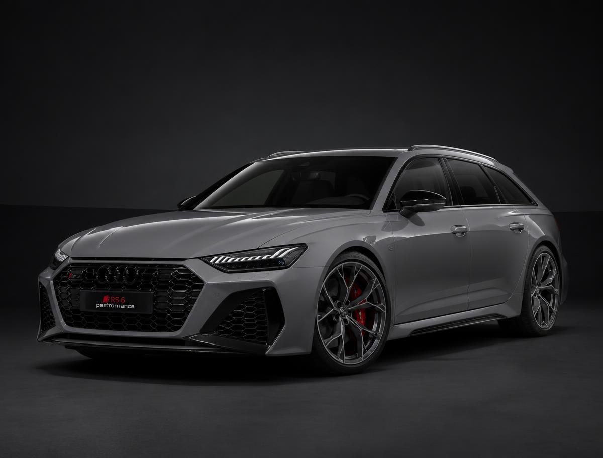 Szenerie Dunkles Studio – Clean Wall: Audi RS6 Avant als KI-Fahrzeugfoto